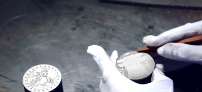 Fertigstellung der Matrizen mit größter Sorgfalt