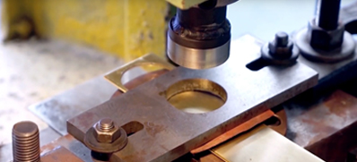 Zuschneiden der Rohlinge auf die bestellten Maße